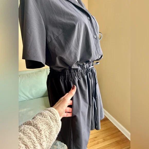 Athleta Avenue Romper in Black Size M Travel Ready Wrinkle Resistant - Picture 6 of 9